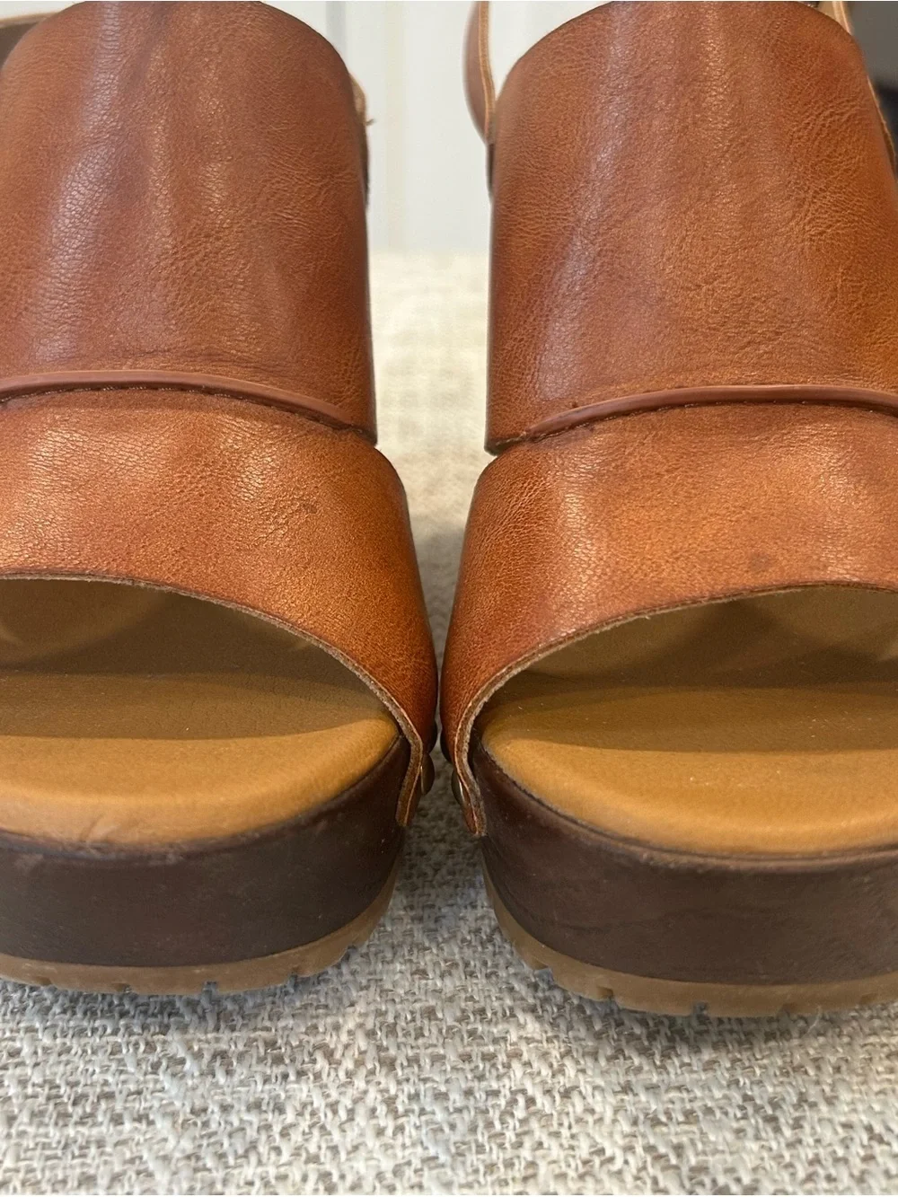 Korks Women's Brown Leather Platform Clog Sandals